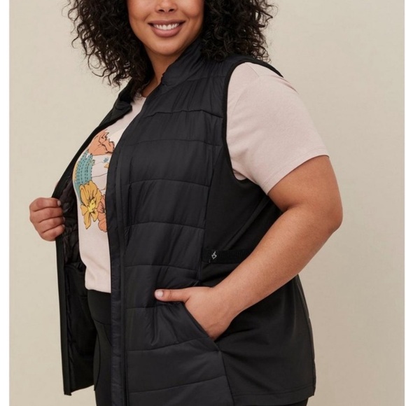 Torrid black puffer vest - Picture 2 of 3